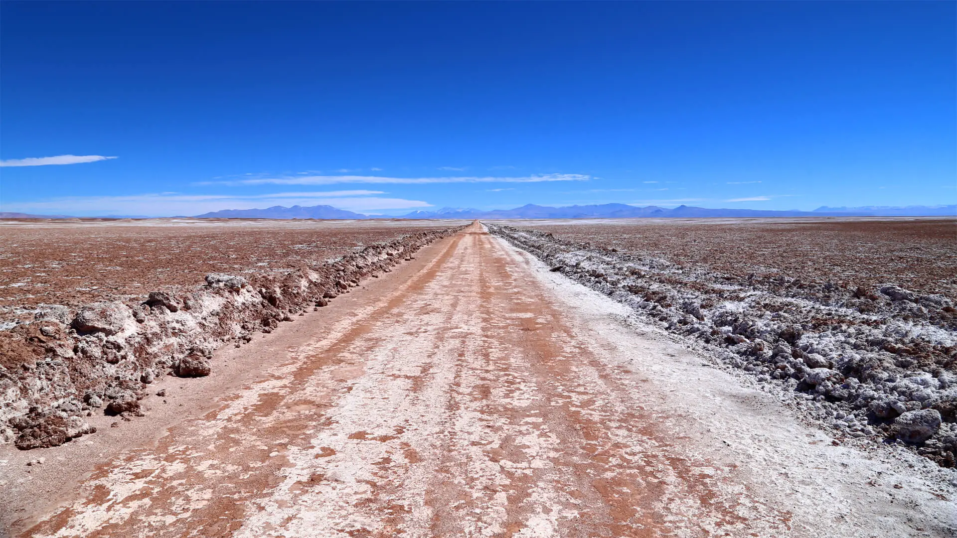 Piste sur le désert de Arizaro en Argentine