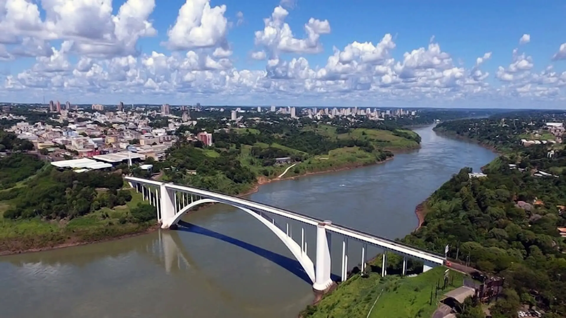 Pont de l'Amitié entre le Brésil et le Paraguay, vers Ciudad del Este