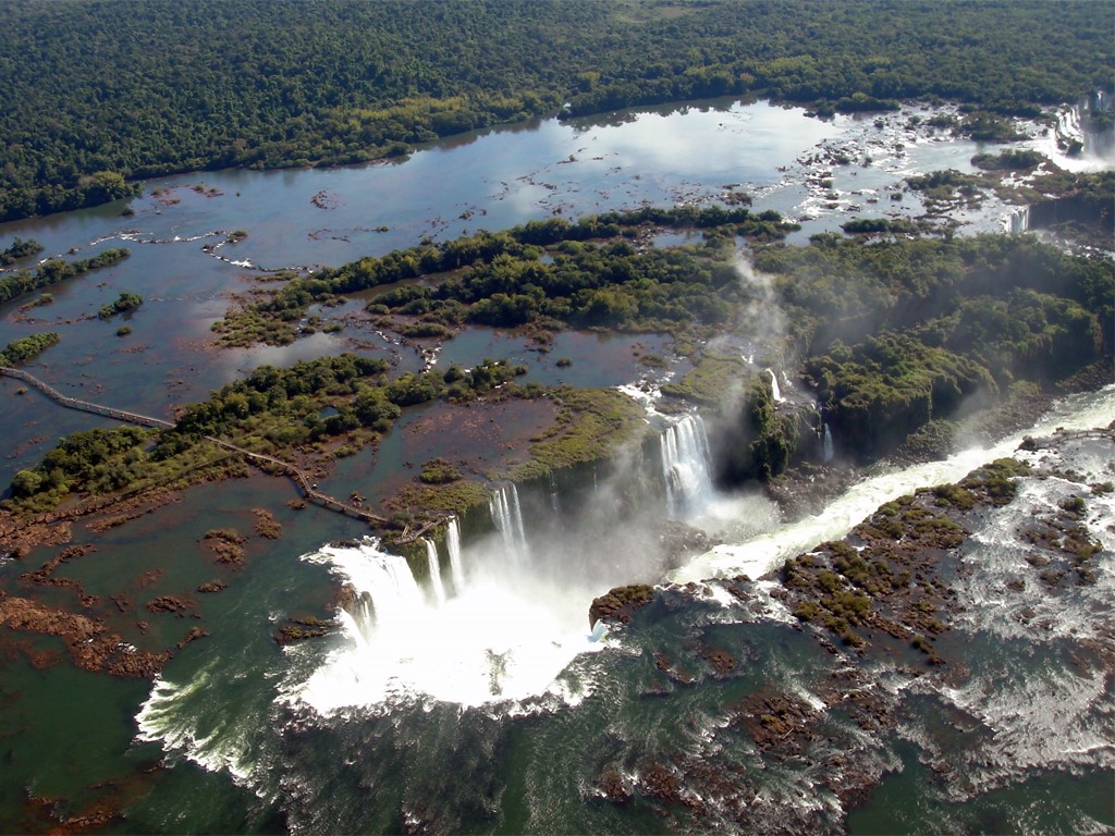 Les chutes d'Iguazu vues du ciel